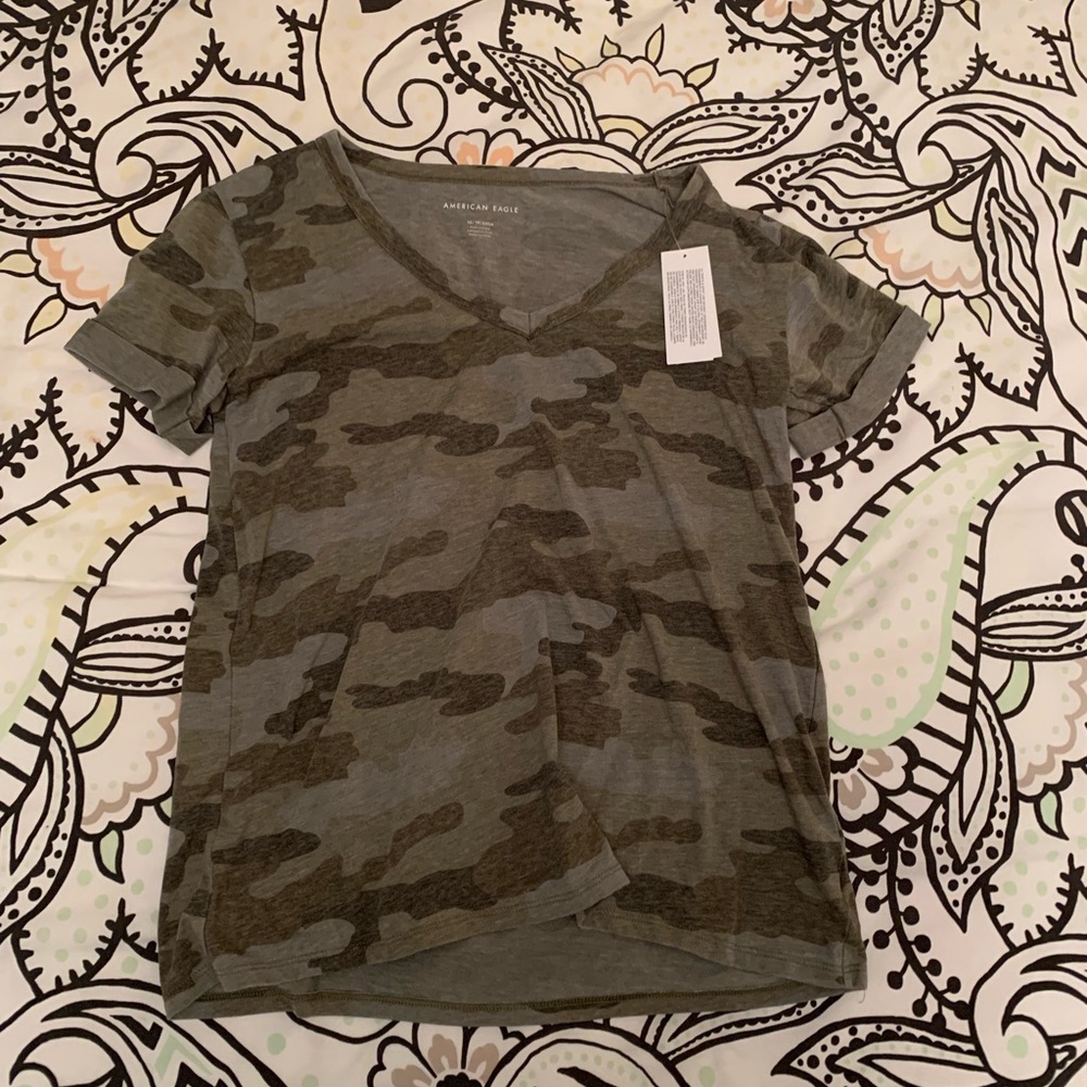 Brand new with tags American Eagle tee!!